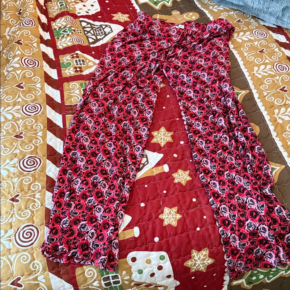BRAND NEW Vera Bradley Pink, Black, and Red Knit Pajama Pants